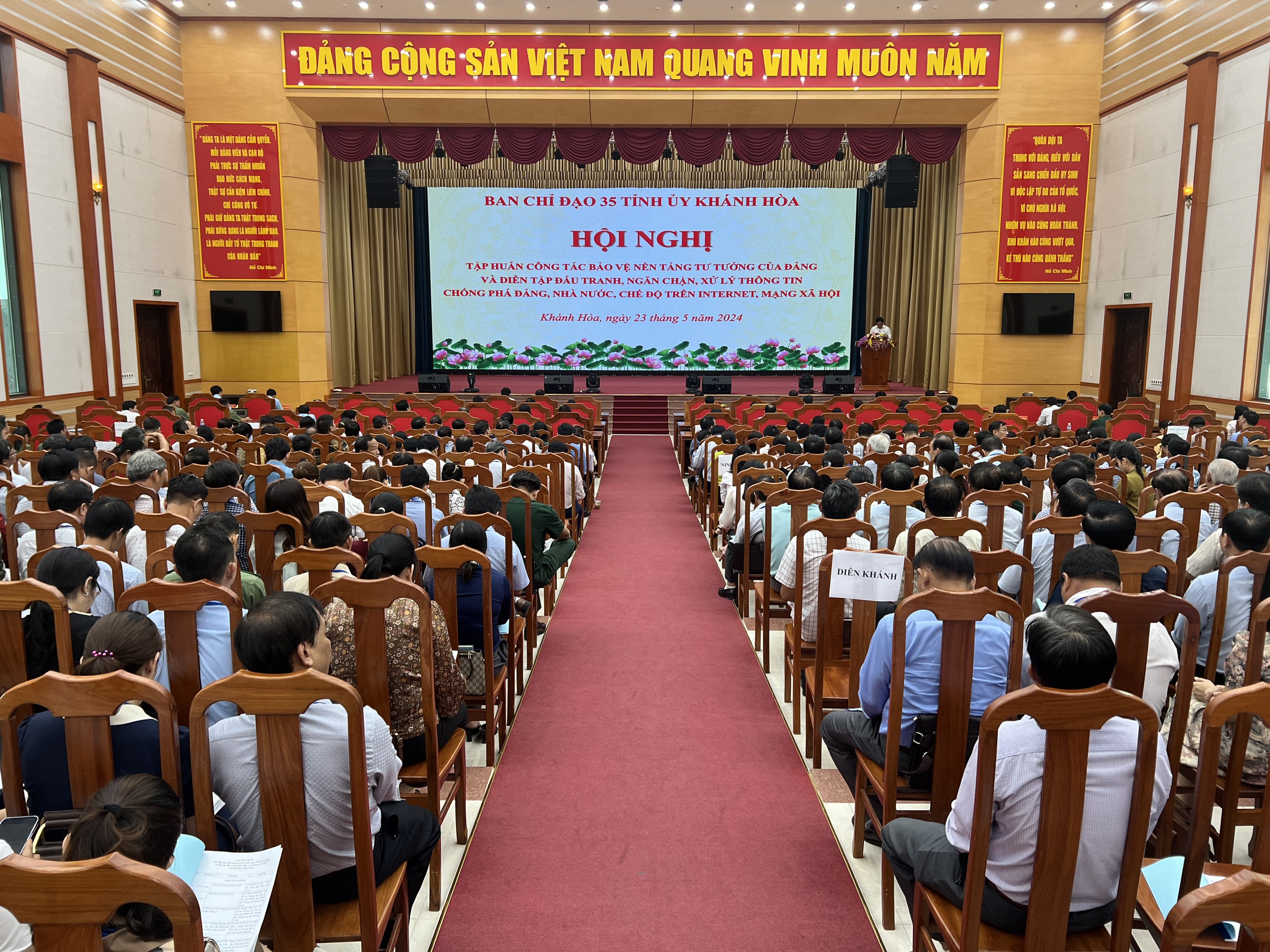 Khánh Hòa: Gần 500 đại biểu tham gia tập huấn công tác 35 và diễn tập đấu tranh, ngăn chặn, xử lý thông tin xấu độc trên internet, mạng xã hội